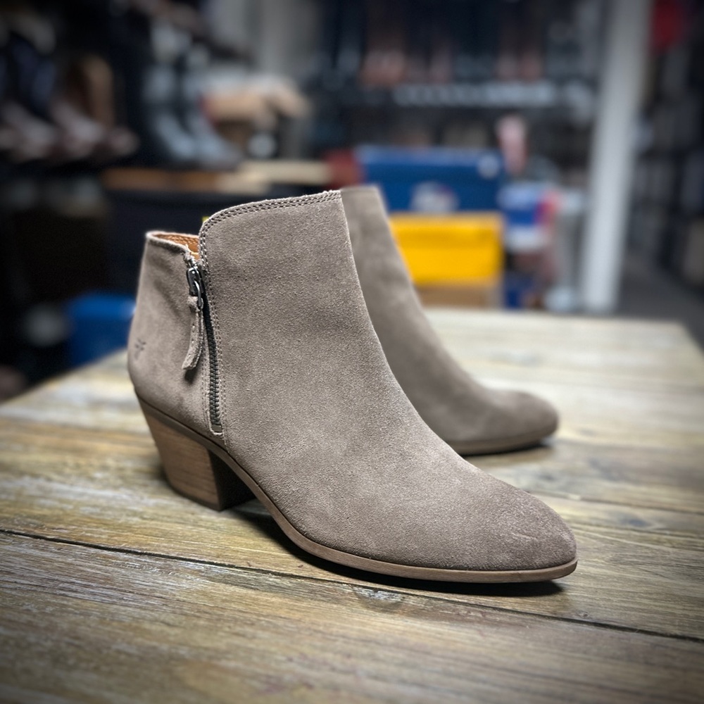 FRYE Judith Boots Zip Ankle Bootie Leather Suede Taupe Women's Size 9.5